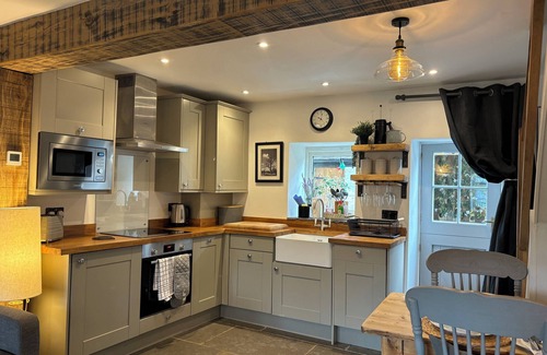 Tideswell Cottage | ANGEL'S COTTAGE, pet friendly, character holiday cottage in Tideswell