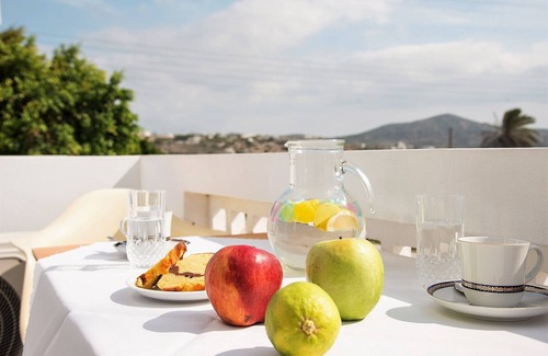 Adamas House | Angelica's "Lux" Room in Adamas