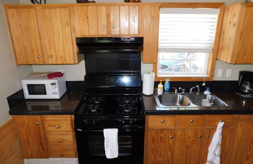 Hudson Bend Cottage | Angelina Cabin: heated pool & hot tub, quiet & relaxing