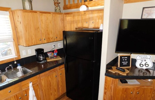 Hudson Bend Cottage | Angelina Cabin: heated pool & hot tub, quiet & relaxing