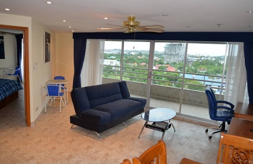South Pattaya Condo | Angket Hip Residence in Jomtien Apartment Floor 8
