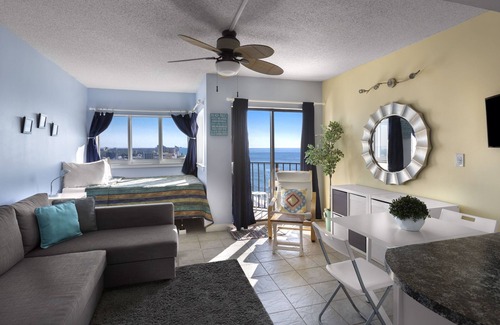 Myrtle Beach Resort | Angle Oceanfront Sun Suite at Family Resort + Official On-Site Rental Privileges