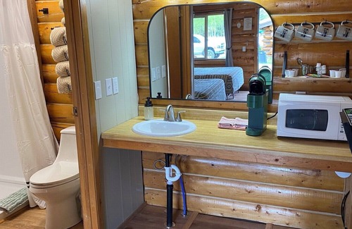 Tok Cabin | Angler Cabin-Modern Comfort in the Last Frontier (For families or casual travelers)