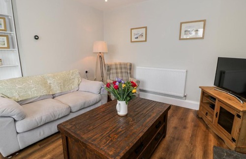 Llanfair House | Angorfa