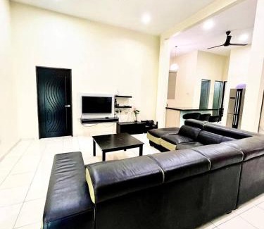 Hutan Kampung House | Anis Homestay 5 bedrooms 5 bathrooms