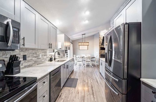 Ankeny House | Ankeny Stay | Gym | Game Room | Spa | BBQ | I-35