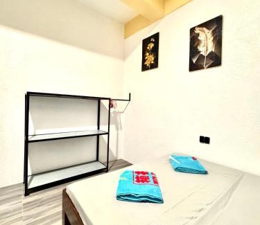 Busuanga House | Ann and Mike Guest House, Bar & Restaurant