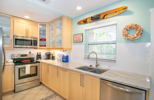 Holmes Beach House | Anna Cabana Bungalow #2. Cute And Cozy 1 Bedroom With A Pool