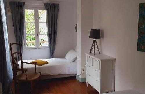 Chateauneuf-sur-Charente Apartment | Annexe du pont de la Charente Côté jardin