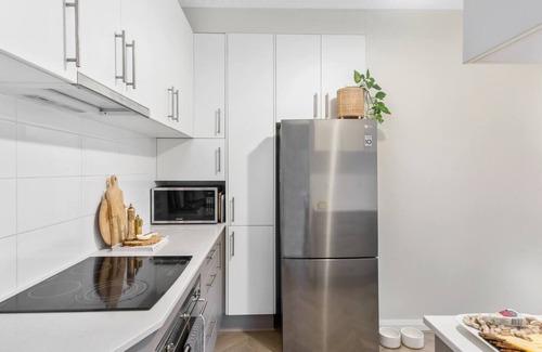 Wollongong CBD Apartment | Annies Escape Elegant Coastal Style by the Beach