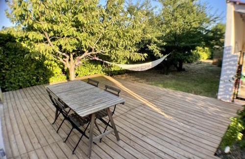 Pertuis House | Anse Coco Luberon - Au calme, gite en Provence avec piscine partagée et parking