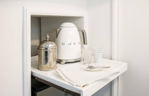 Meta Villa | Anthea Suite in Cacace Palace with garden, near the sea and the station