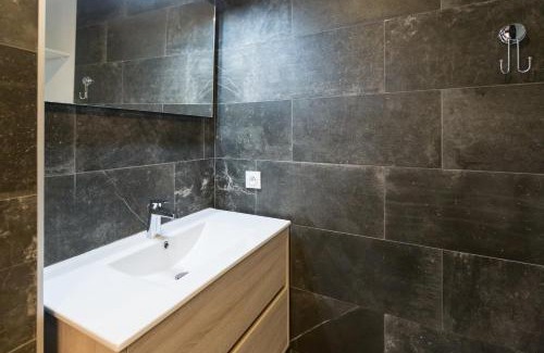 Plaine de la Brague Apartment | Antibes Rez de Jardin, grande terrasse dans résidence avec piscine