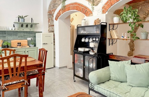 Polpenazze del Garda Apartment | Antica Dimora Polpenazze, vacation and relaxation among vineyards, tennis and golf and biking.