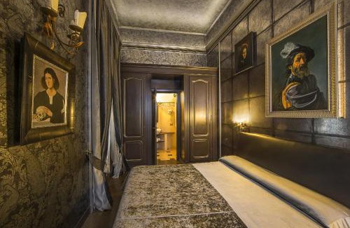 Rione V Ponte Hotel | Antica Dimora Delle Cinque Lune