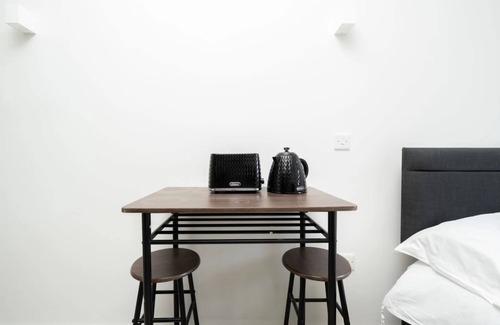 Peninsula Apartment | Antigallican
