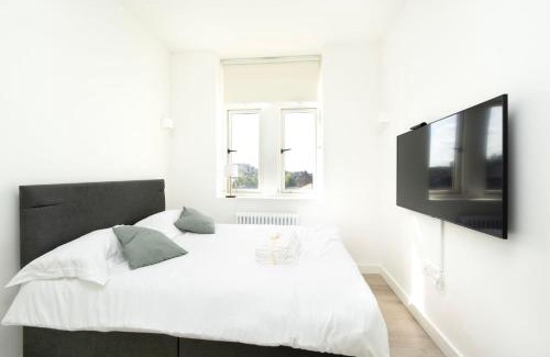 Peninsula Apartment | Antigallican in London