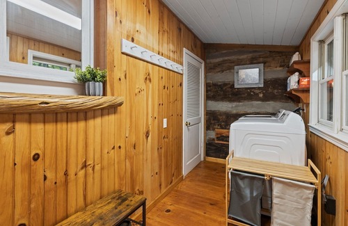 Wolf Laurel Cabin | Antique Log at Wolf Laurel Resort - Ride-Ski the Wolf, Hike, Golf, Swim, Tennis