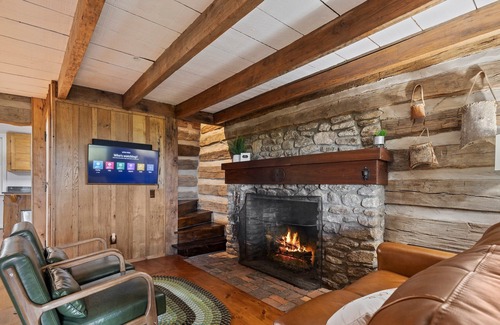 Wolf Laurel Cabin | Antique Log at Wolf Laurel Resort - Ride-Ski the Wolf, Hike, Golf, Swim, Tennis