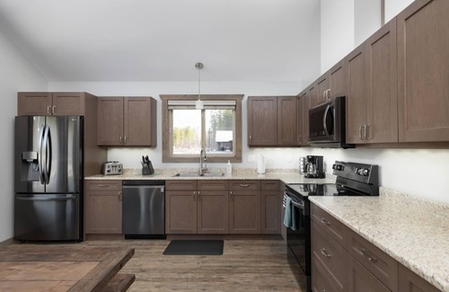 Valemount House | Antler Ridge Cabin Rental - Pet Friendly!