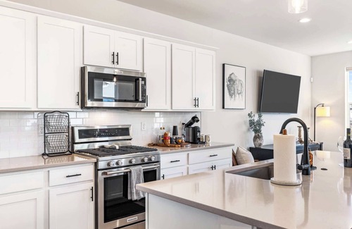 Bozeman House | Antler's Peak | Bridger Views & Close to Airport