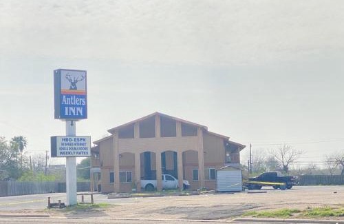 Falfurrias Hotel | Antlers Inn