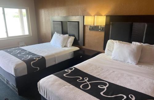 Falfurrias Hotel | Antlers Inn