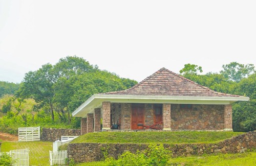 Todupulai Resort | Anudhyana Vagamon Luxury Private Bungalow by VOYE HOMES