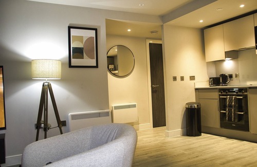 The Westside Apartment | AP - Luxury 2Bed Apt On BroadSt