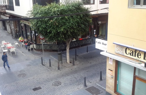 Las Palmas de Gran Canaria Apartment | Apartment in antique Spanish building between Las Canteras beach and Port.