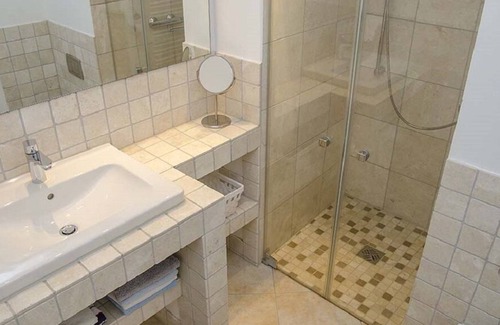 Gimmeldingen Condo | Apartment in the romantic sandstone guest house