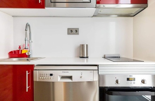 Collblanc y La Torrassa Apartment | Apartamento Nuevo Espacioso Cómodo a 7 Minutos Caminando del Camp Nou