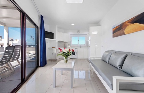 Las Palmas de Gran Canaria Apartment | Apartment “Ático Delux 80” with Sea View, WiFi & Rooftop Terrace