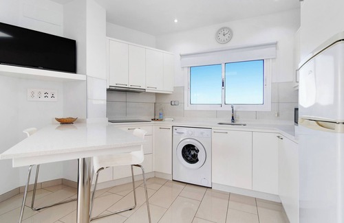 Las Palmas de Gran Canaria Apartment | Apartment “Ático Delux 80” with Sea View, WiFi & Rooftop Terrace