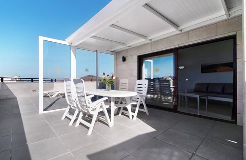 Las Palmas de Gran Canaria Apartment | Apartment “Ático Delux 80” with Sea View, WiFi & Rooftop Terrace