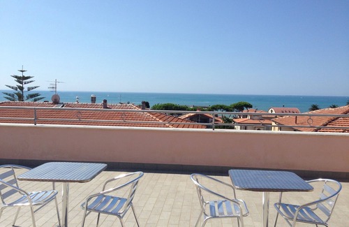 Castiglione della Pescaia Apartment | apartment a few steps from the sea