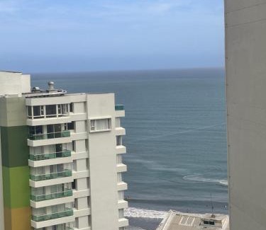 El Laguito Apartment | ApartaEstudio piso alto, cerca hotel Hilton y Dan Carton salida al Mar