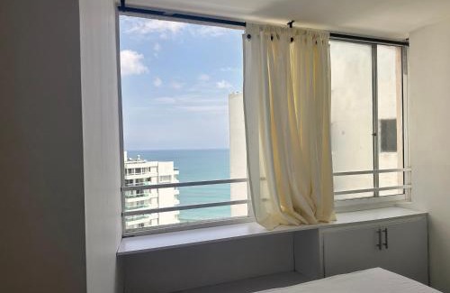 El Laguito Apartment | ApartaEstudio piso alto, cerca hotel Hilton y Dan Carton salida al Mar