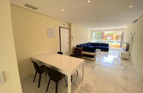 Hacienda del Alamo Apartment | Apartamento en Hacienda del Alamo enfrente de la Piscina!