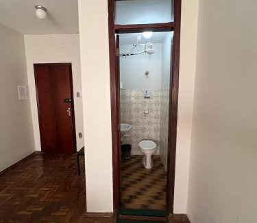 Patos de Minas Apartment | Apartamento 107 - Suíte econômica com ar condicionado