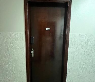 Patos de Minas Apartment | Apartamento 107 - Suíte econômica com ar condicionado