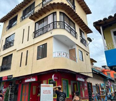 Guatape Apartment | Apartamento 301 Calle Principal