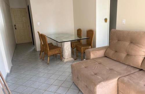 Centro Apartment | Apartamento a 350 m das praias de Areia Preta e das Castanheiras com dois quartos e duas varandas TV Wi-Fi dois elevadores sol da manhã garagem cozinha completa com airfryer micro-ondas sanduicheira e chaleira elétrica próximo a bancos mercados restaurant