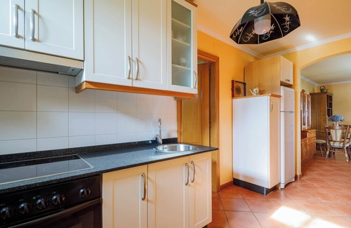 Bueu Apartment | "Apartamento con jardin en un chale" with Mountain View, Wi-Fi, Garden & Terrace