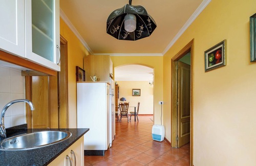 Bueu Apartment | "Apartamento con jardin en un chale" with Mountain View, Wi-Fi, Garden & Terrace