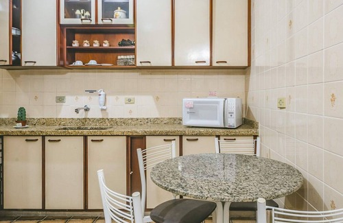 Vila Julia Apartment | Apartamento no Guarujá a 3 Min da Praia da Enseada