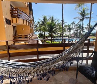 Porto das Dunas Hotel | Apartamento no Suítes Resort - Pé na areia - Ao lado do parque aquático - Administrado por Anfitrião