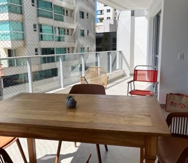 Praia do Morro Apartment | Apartamento NOvo na Praia do Morro Temporada Wi-Fi, Vista Mar, garagem, varanda grande