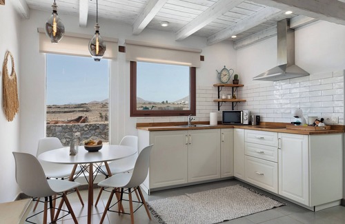 Arrecife Apartment | Apartamento "Romero" with Sea View, Garden, Terrace & Wi-Fi