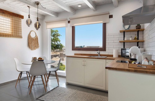 Arrecife Apartment | Apartamento "Romero" with Sea View, Garden, Terrace & Wi-Fi